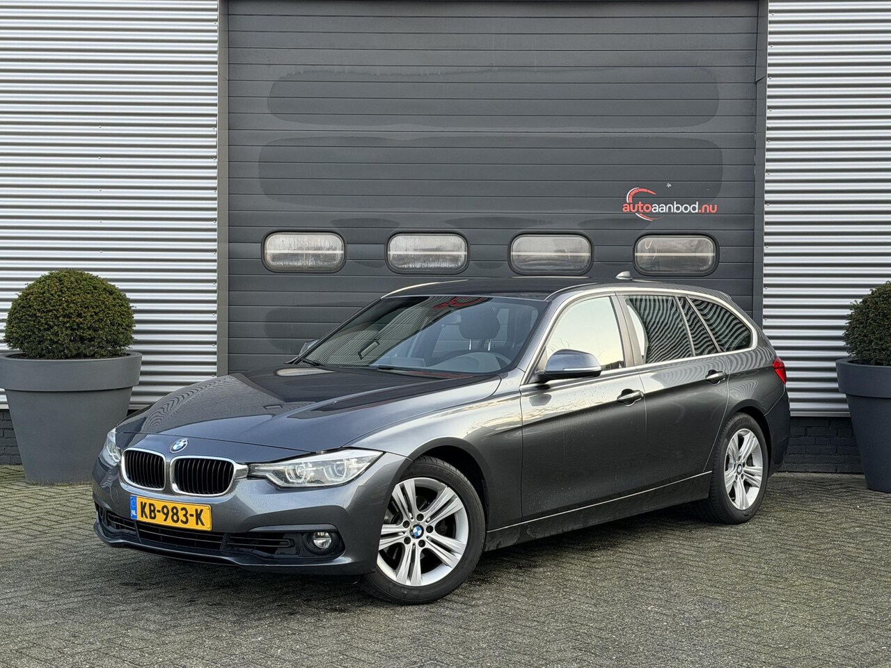 BMW 3-serie Touring - 320i Centennial High Executive | Navigatie | Trekhaak | Elektrische Echterklep | Climate C - AutoWereld.nl