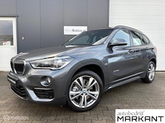 BMW X1 - 20i xDrive Sport Panoramadak / Apple-Android / Nette