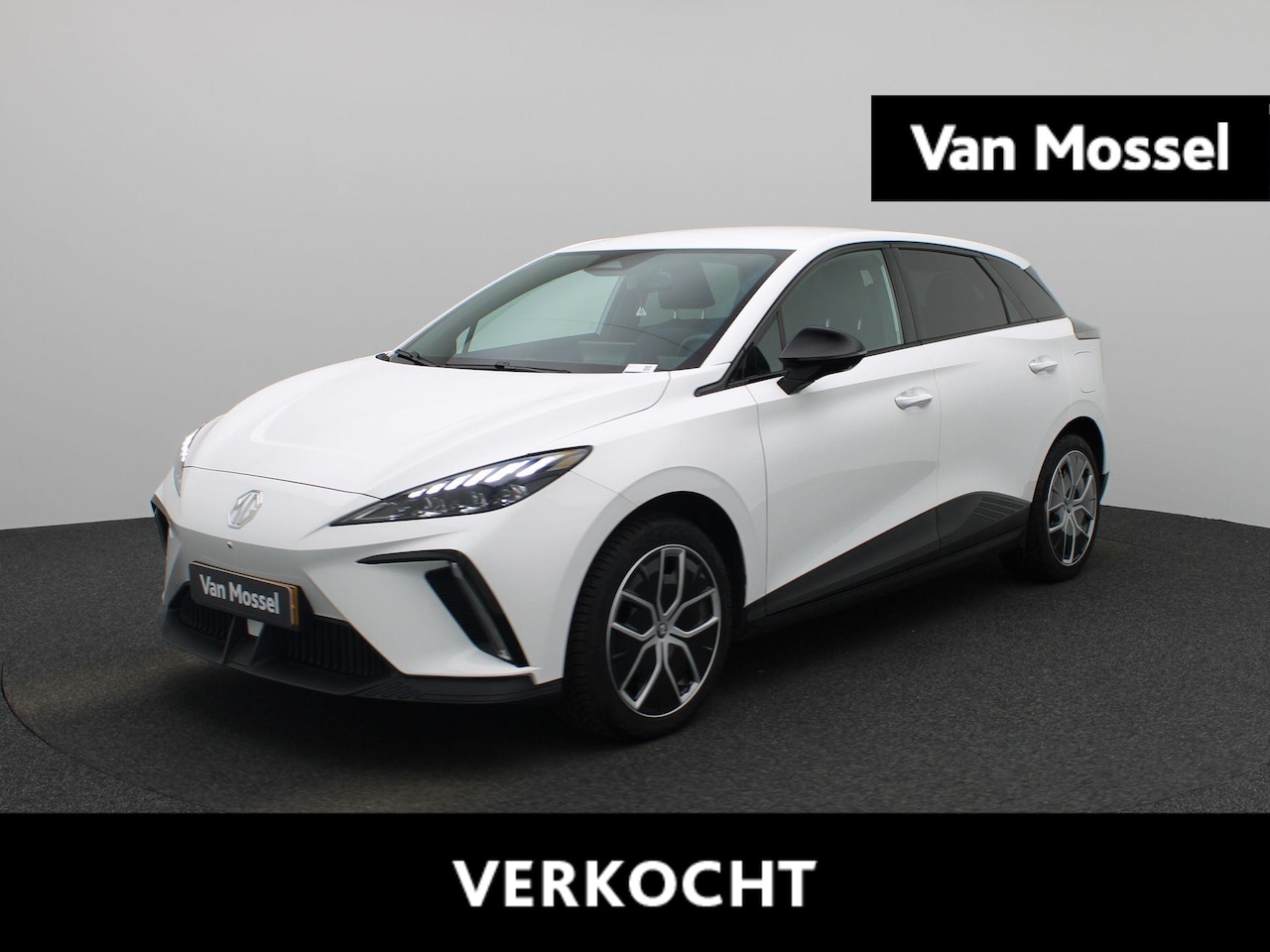 MG MG4 - Long Range Luxury 64 kWh | WLTP 435 KM | Navigatie | 18"LMV | Achter Spoiler | Apple Carpl - AutoWereld.nl