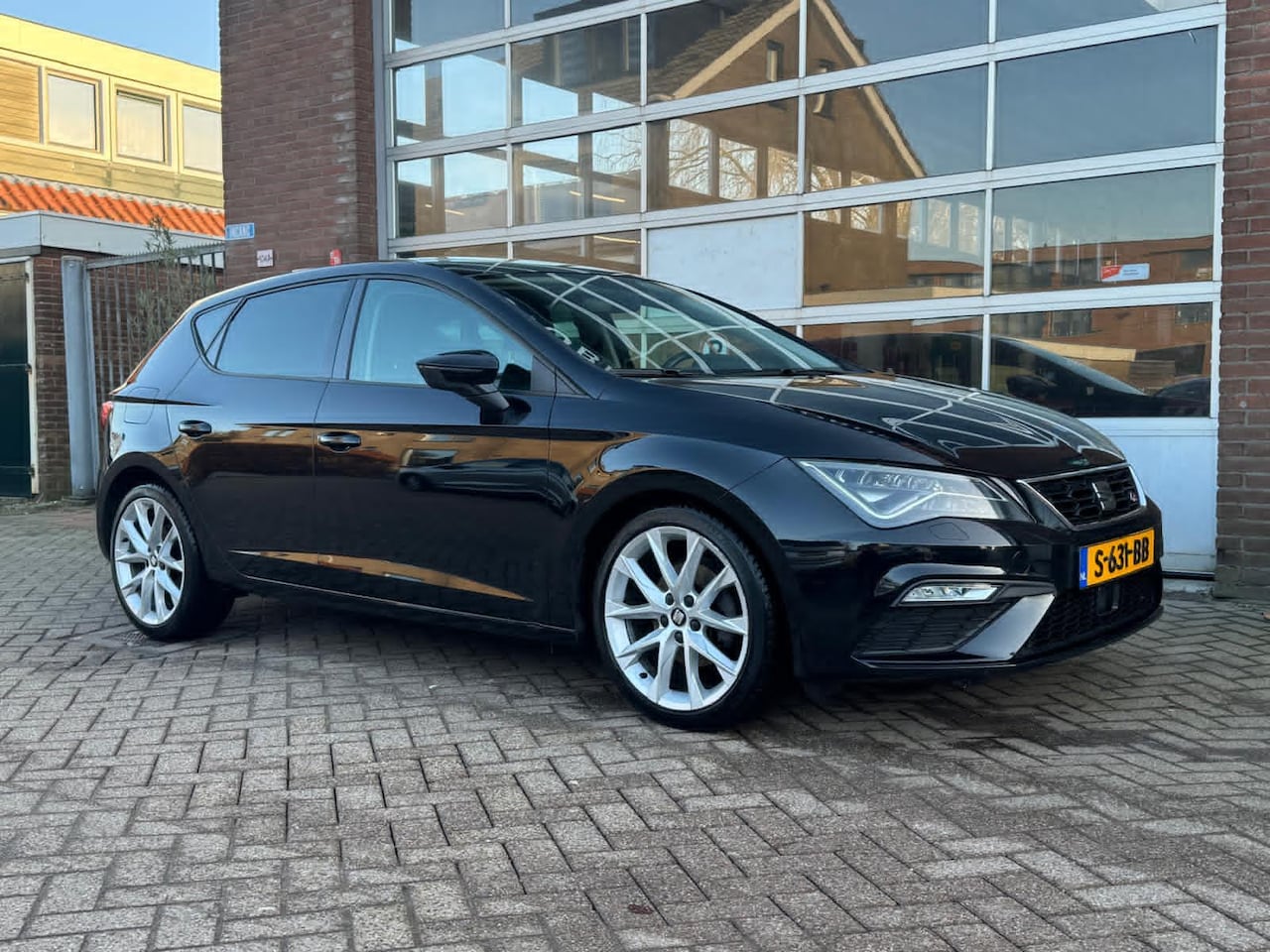 SEAT Leon - 1.5 TSI FR Business Intense 1.5 TSI FR Business Intense - AutoWereld.nl