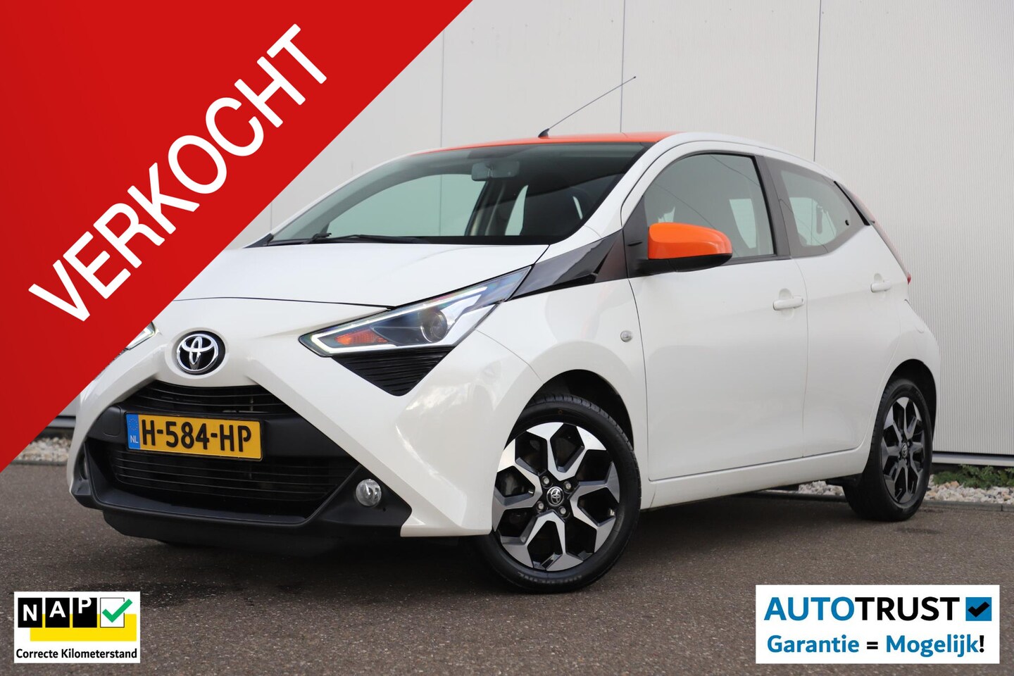 Toyota Aygo - 1.0 VVT-i x-joy 14 inch LMV Carplay Android Navigatie Achteruitrijcamera Airco - AutoWereld.nl