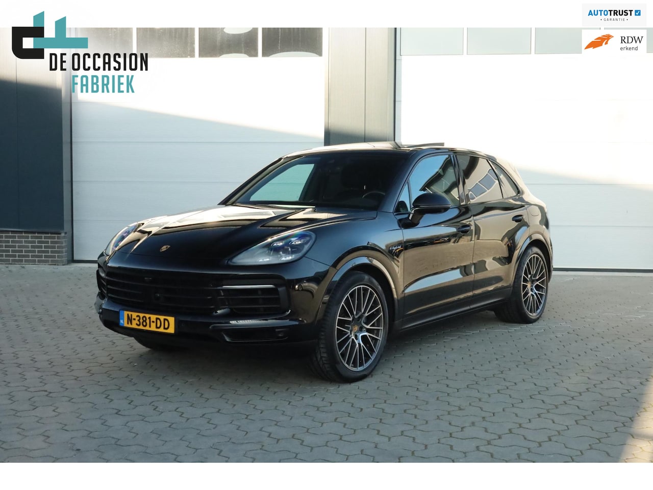 Porsche Cayenne - 3.0 E-Hybrid Pano Vierwielbesturing Bose Carplay Trekhaak - AutoWereld.nl
