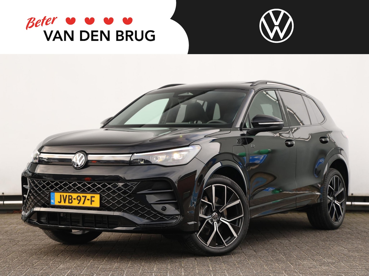 Volkswagen Tiguan - 1.5 eHybrid R-Line Edition 204 pk | Panoramadak | Trekhaak | Side Assist | Head-up Display - AutoWereld.nl