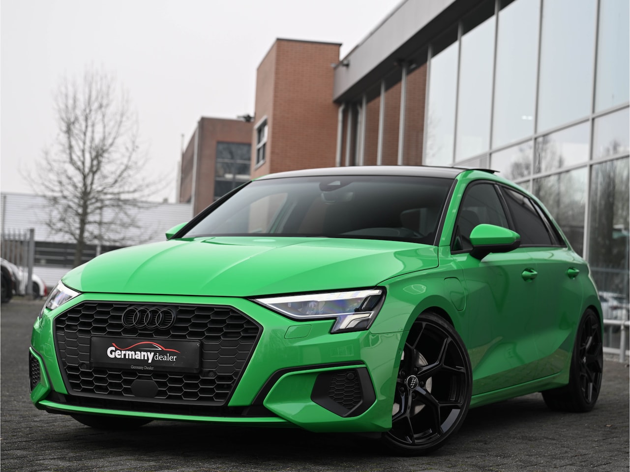Audi A3 Sportback - 40 TFSI e 204PK Advanced edition Viper Green Individual Pano Sfeerverl ACC Lane Assist Vir - AutoWereld.nl