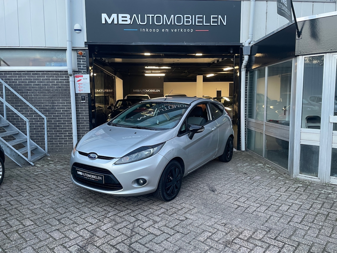 Ford Fiesta - 1.25 Trend/Rs /sportUitvoering/Carplay/APK/Airco/3DRS!! - AutoWereld.nl