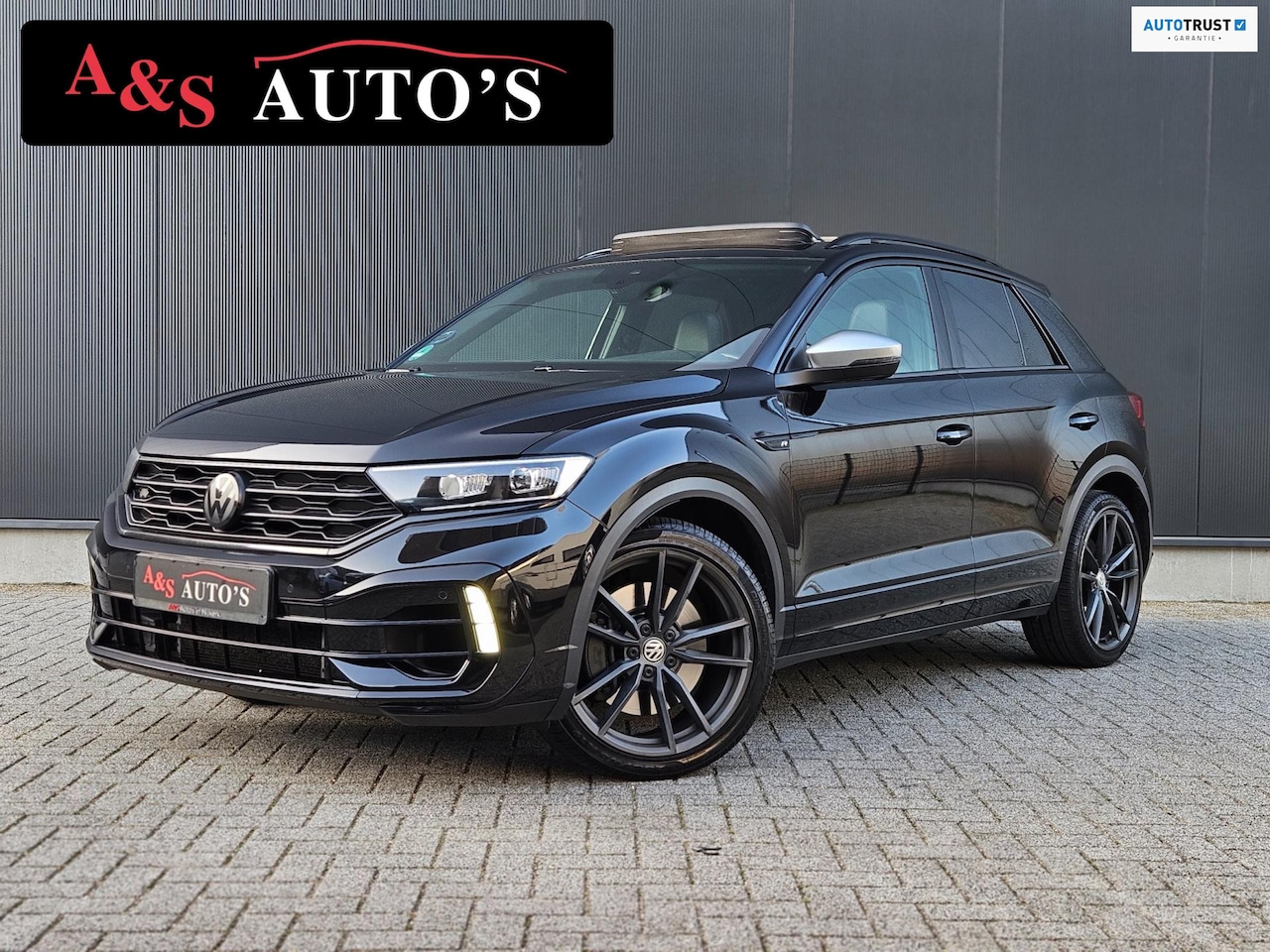 Volkswagen T-Roc - 2.0 TSI 4Motion R 300pk Panodak Acc Trekhaak Camera Blindspot Keyless Sfeer - AutoWereld.nl