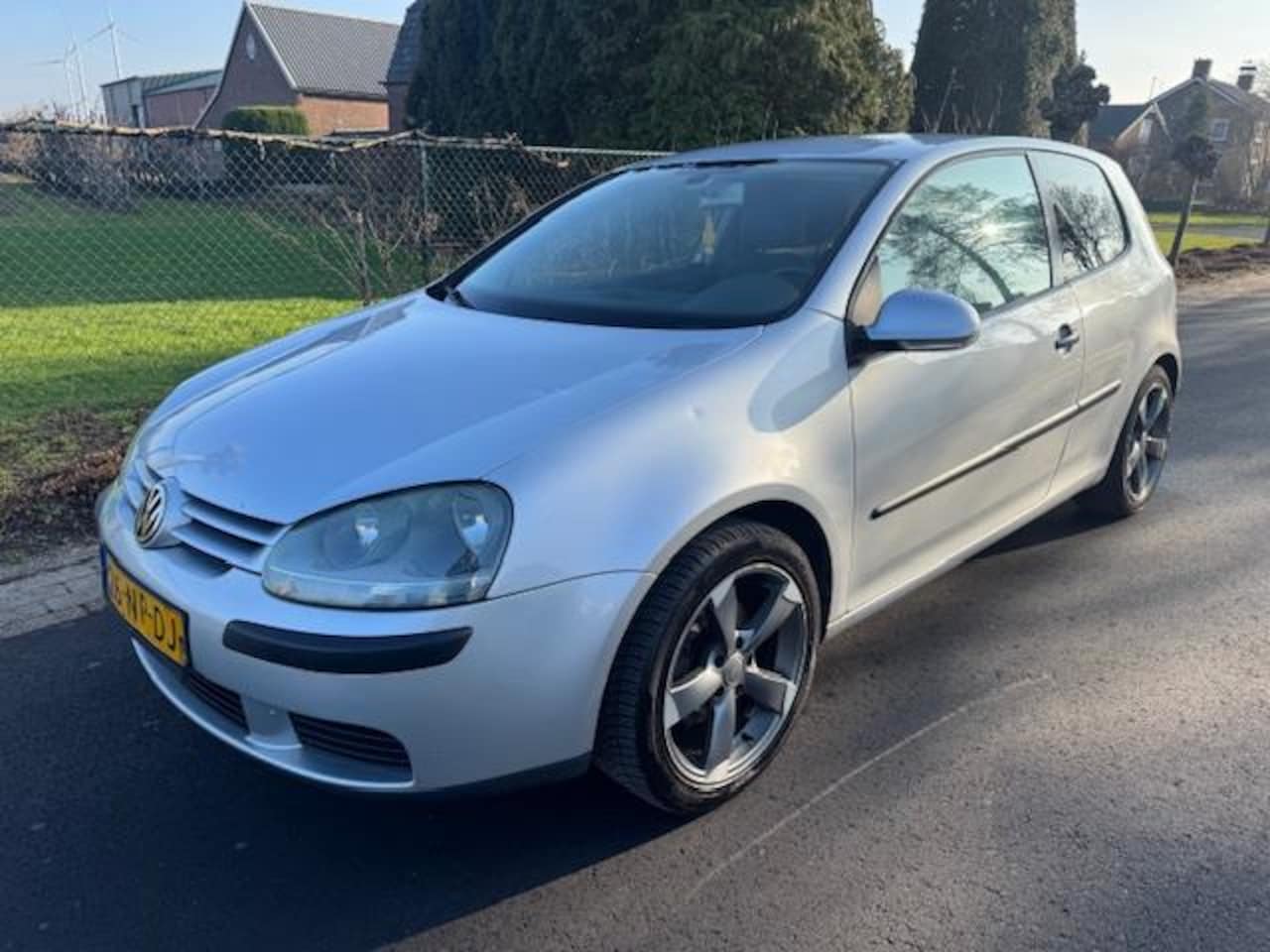 Volkswagen Golf - 1.6 FSI AIRCO / APK 01-2027 / LM VELGEN - AutoWereld.nl