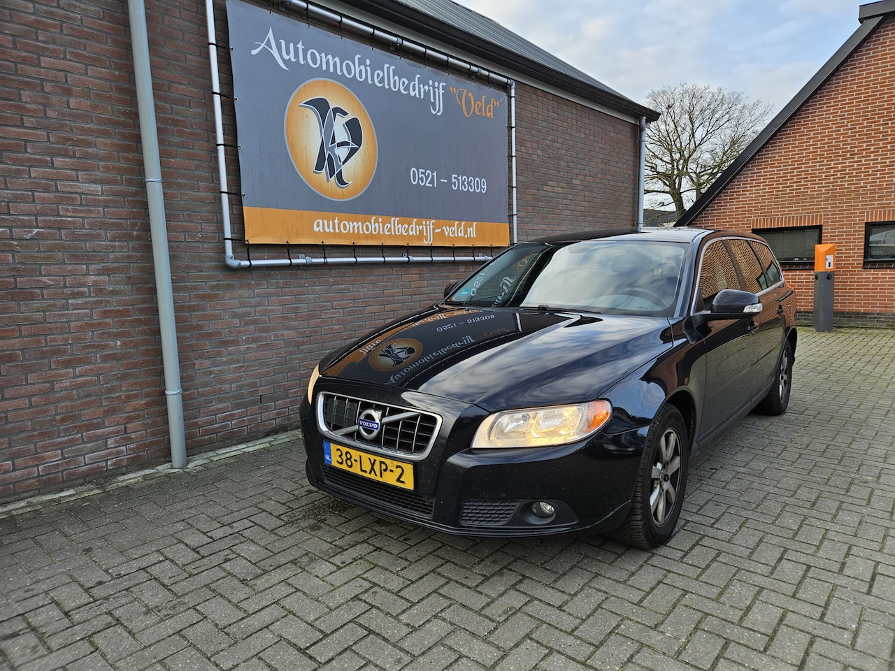 Volvo V70 - 2.4 D5 Kinetic 2.4 D5 Kinetic - AutoWereld.nl