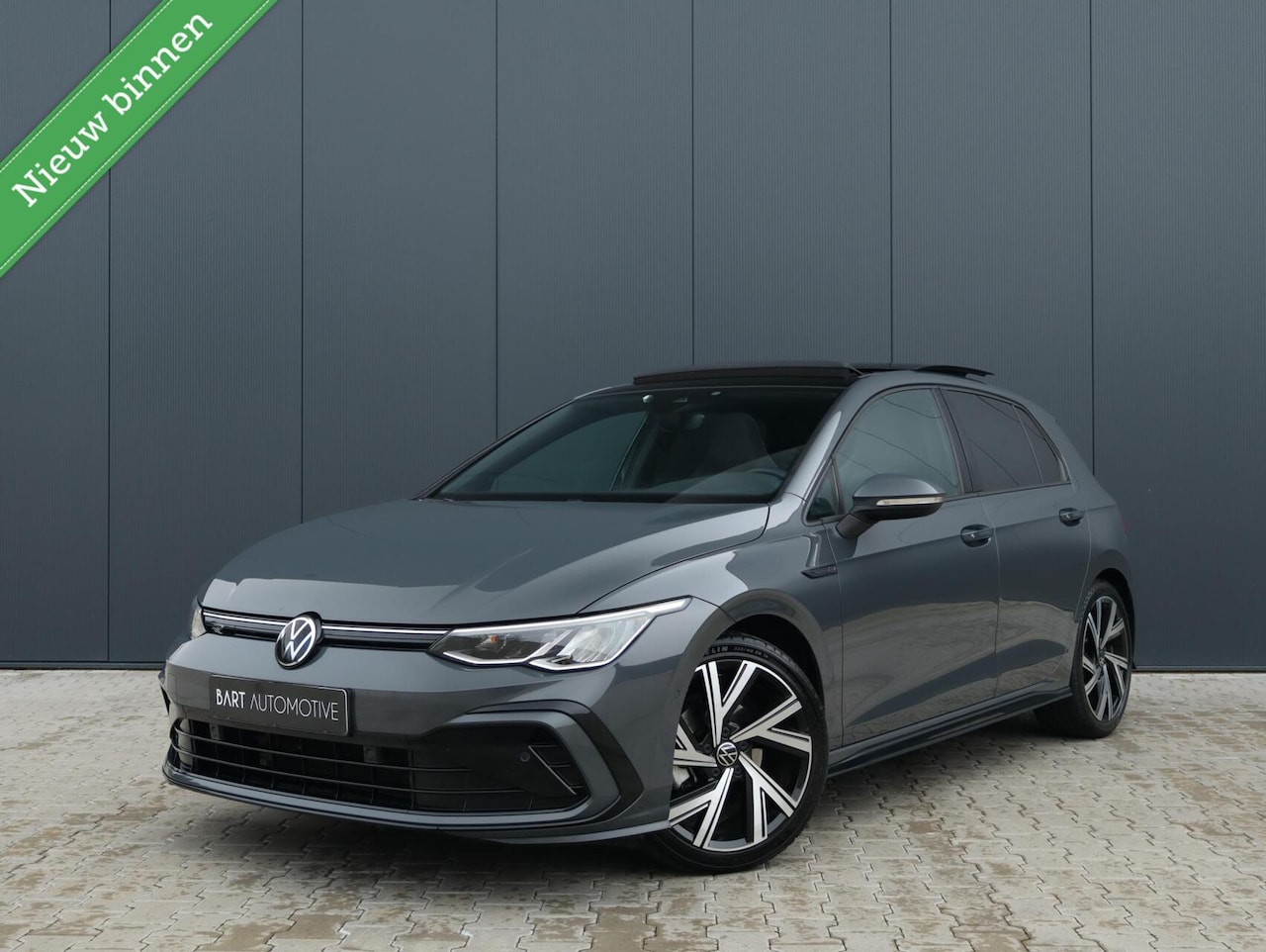 Volkswagen Golf - 1.5 eTSI R-Line|ACC|Camera|Pano|Steefverlichting - AutoWereld.nl