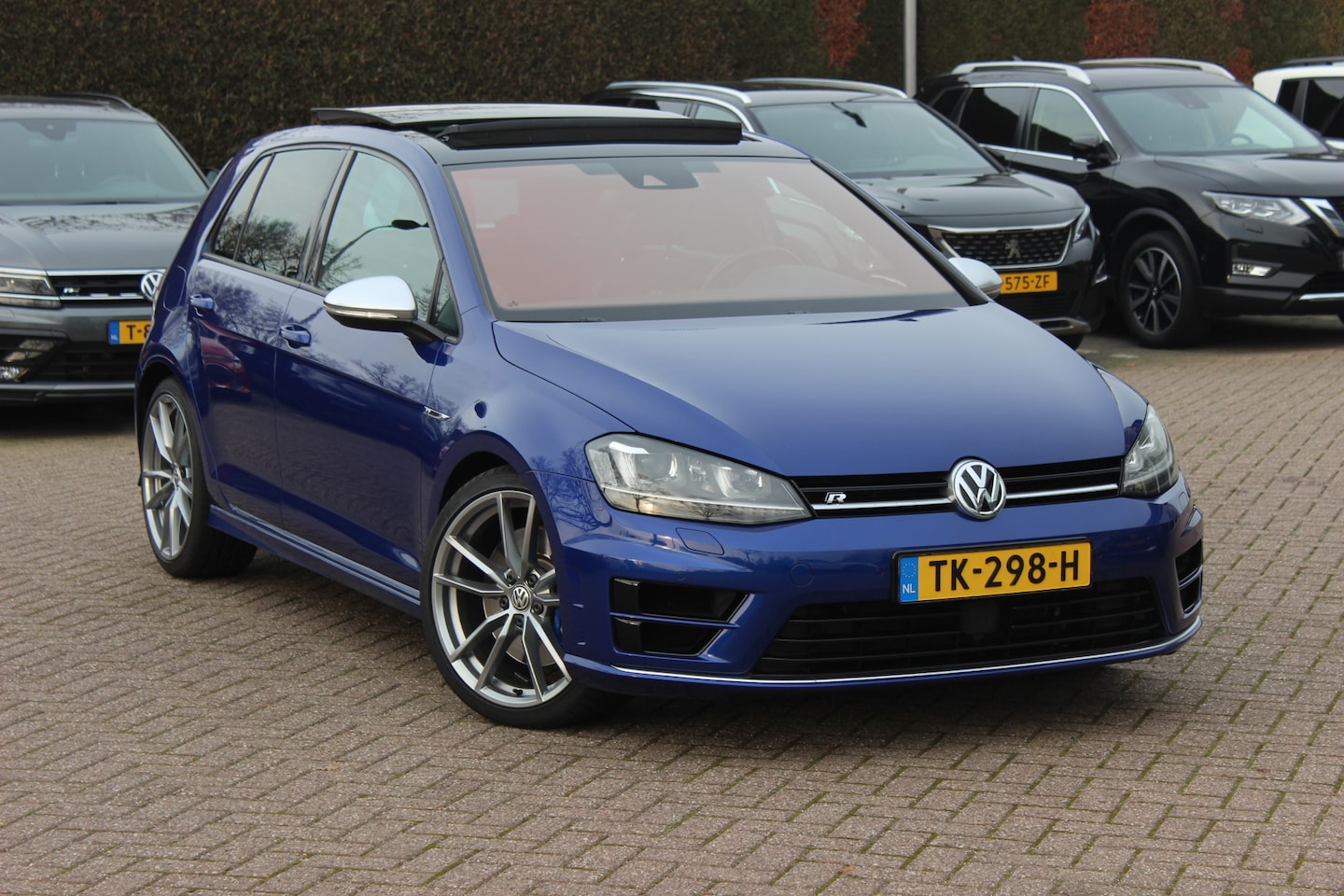 Volkswagen Golf - 2.0 TSI R 4Motion / NIEUWSTAAT! / Panoramadak / Camera / Leder / 19'' / Dynaudio / Navi. P - AutoWereld.nl