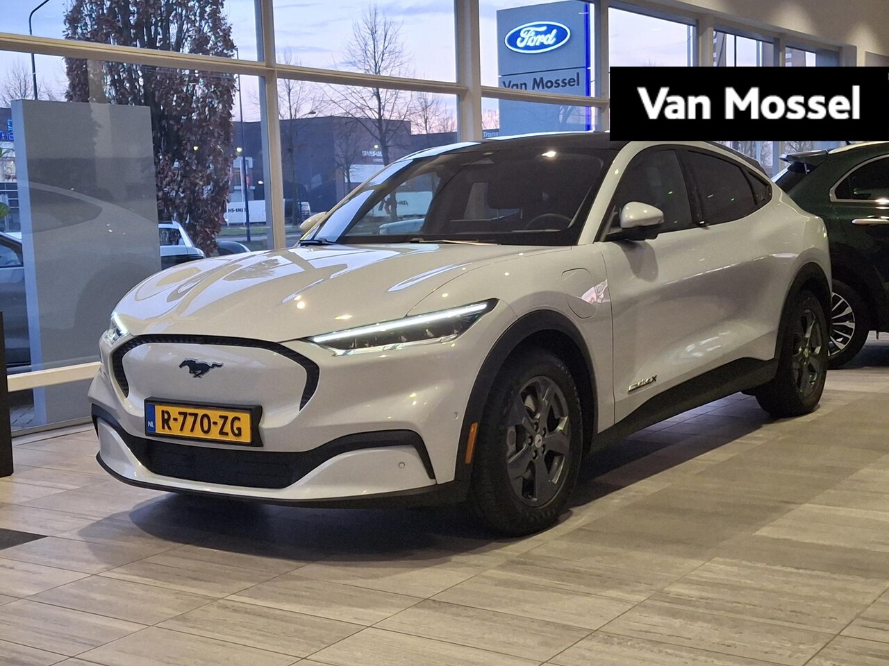 Ford Mustang Mach-E - Extended RWD 98 kWh | Elektrische achterklep | 360 Camera | NAV | Apple CarPlay | - AutoWereld.nl