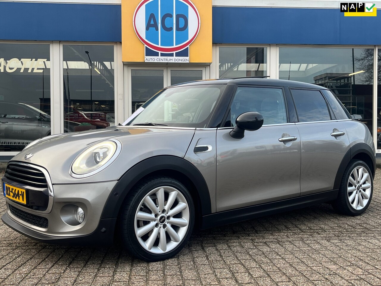 MINI Cooper - Mini 1.5 Chili Serious Business | PanoramaDak | Led | HeadUp display | Orig. NL | - AutoWereld.nl