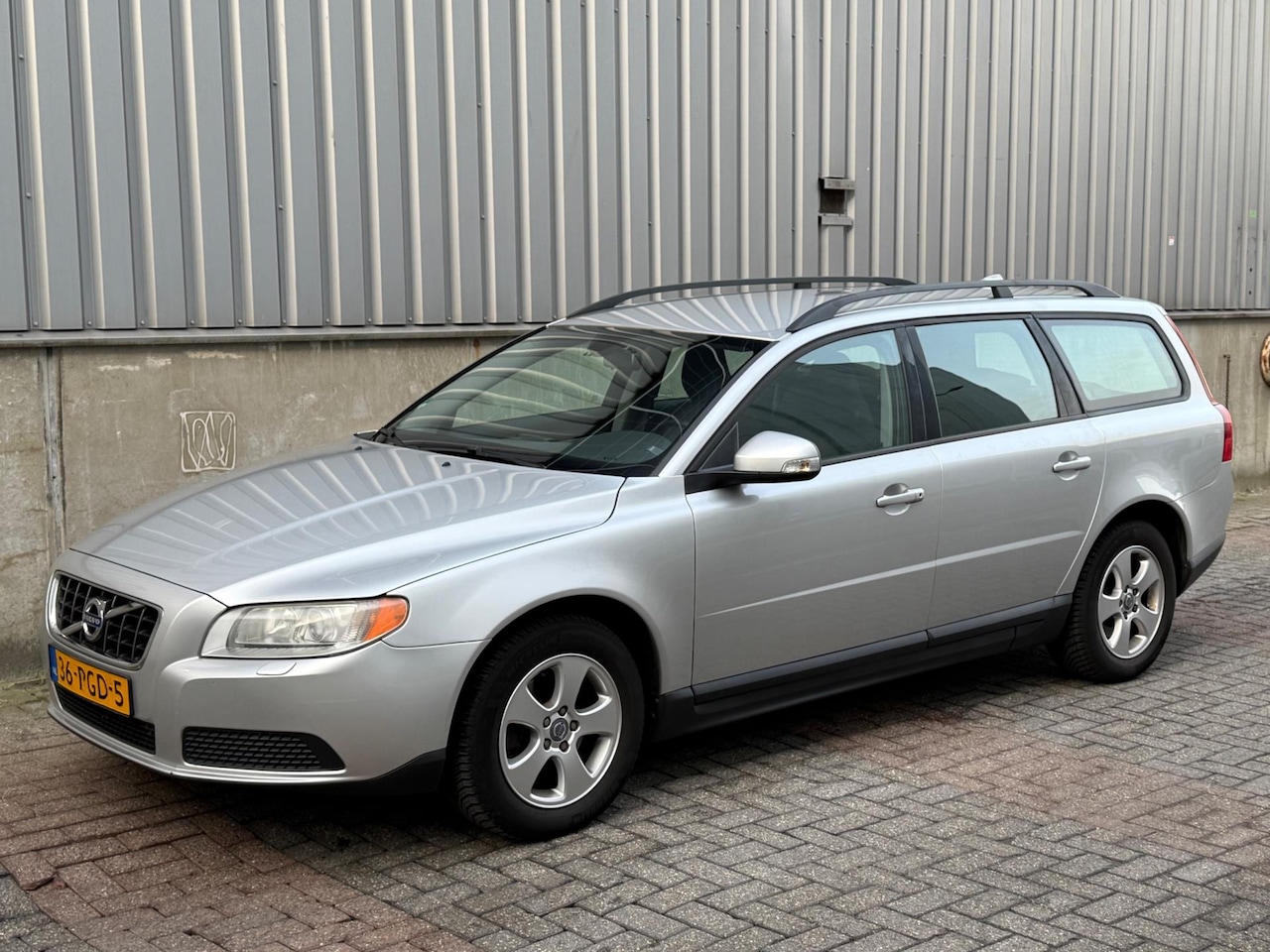 Volvo V70 - 2.0D Momentum 2010 Grijs ECC/Elek Pakket/Xenon! - AutoWereld.nl