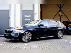 BMW 5-serie Touring - 530i M-Pakket | Panoramadak | Memory | Head-Up | A.Camera | Sfeerverlichting | Adaptive LE
