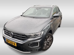 Volkswagen T-Roc - 1.5 TSI Sport / Trekhaak / Virtual Cockpit / Navigatie / 17'' / Parkeerhulp V+A / CarPlay