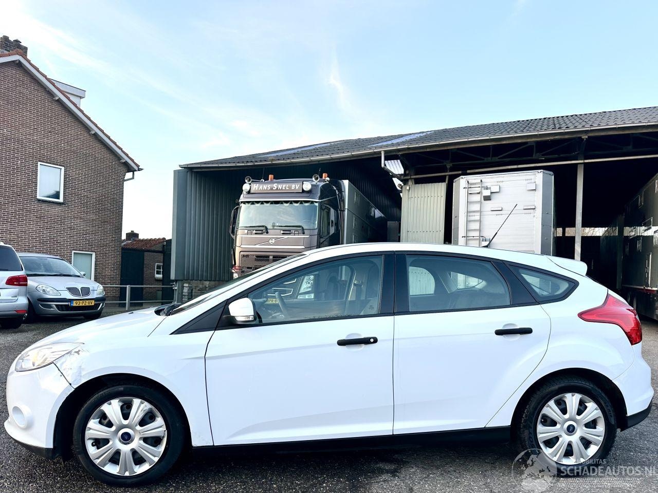 Ford Focus - 1.0 Ecoboost 101pk Edition 5drs - 64dkm - airco - 51.360km distr.riem + waterpomp vernieuw - AutoWereld.nl