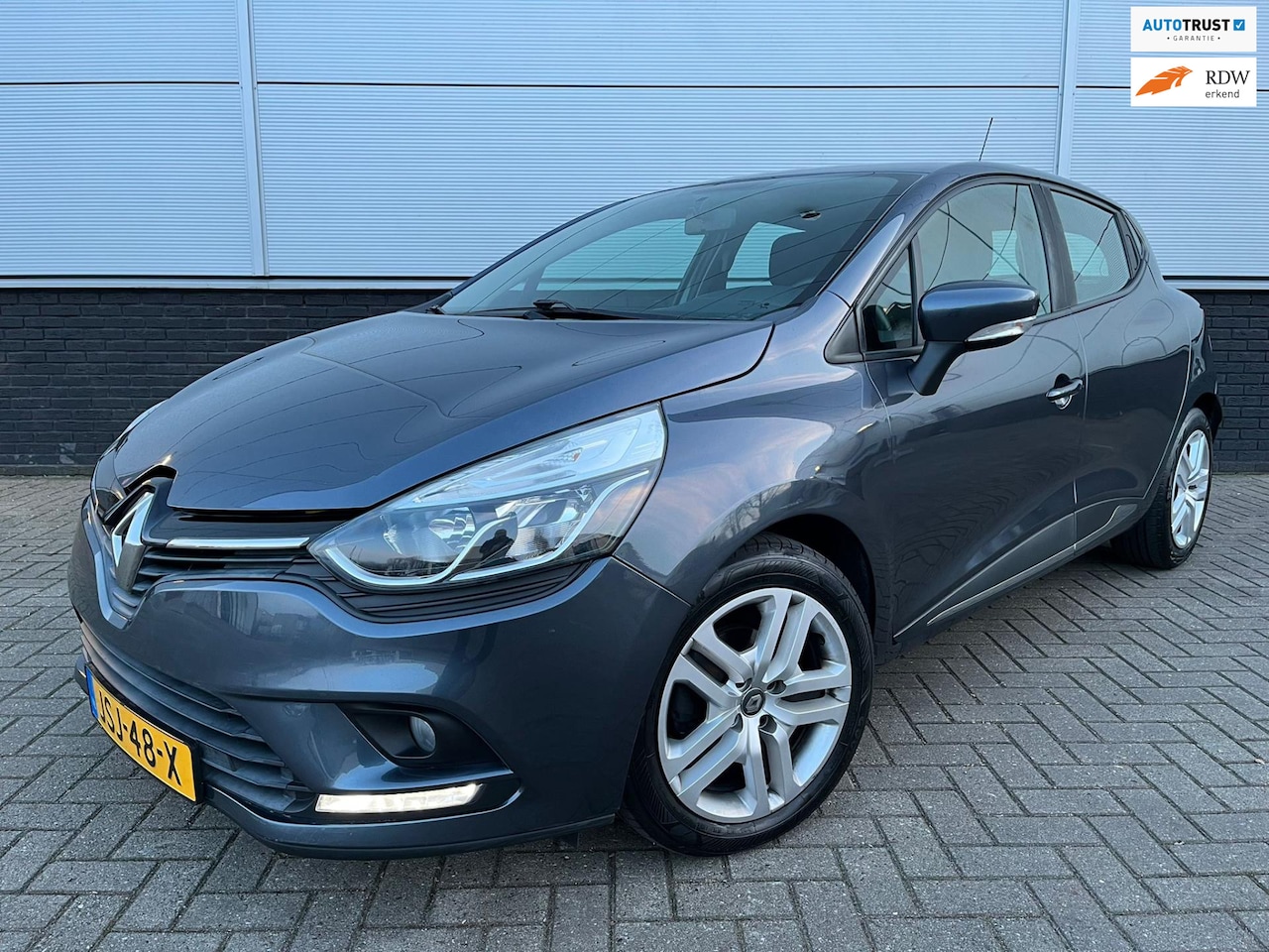 Renault Clio - 1.5 dCi 5drs Airco - sensoren - LED - bluetooth - navi - cruise control - dealer onderhoud - AutoWereld.nl