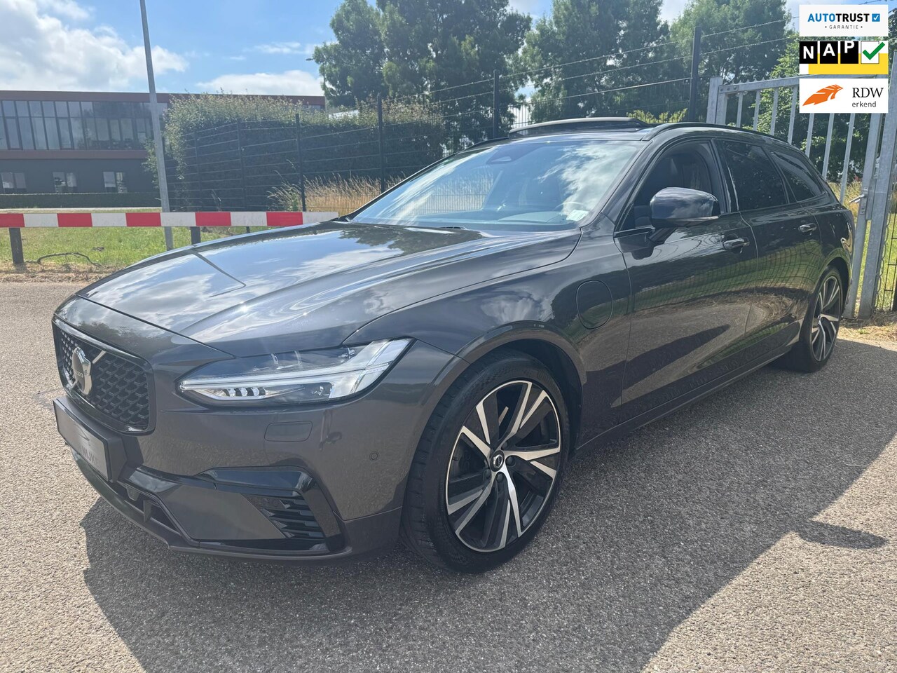 Volvo V90 - 2.0 T6 AWD Recharge R-Design Facelift Panodak 1eig Full LED Trekhaak - AutoWereld.nl