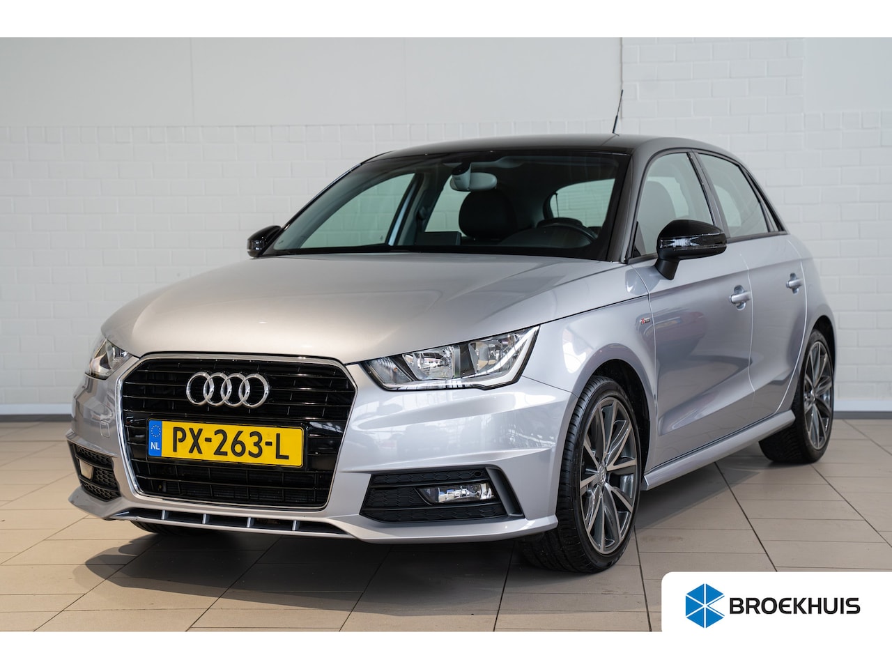 Audi A1 Sportback - 1.0 TFSI Adrenalin | S-Line | Navigatie | 17 Inch Lichtmetalen velgen | Parkeersensoren | - AutoWereld.nl