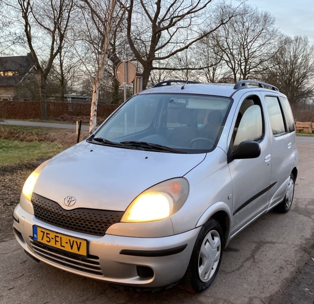 Toyota Yaris Verso - 1.3-16V VVT-i Sol 1.3-16V VVT-i Sol - AutoWereld.nl