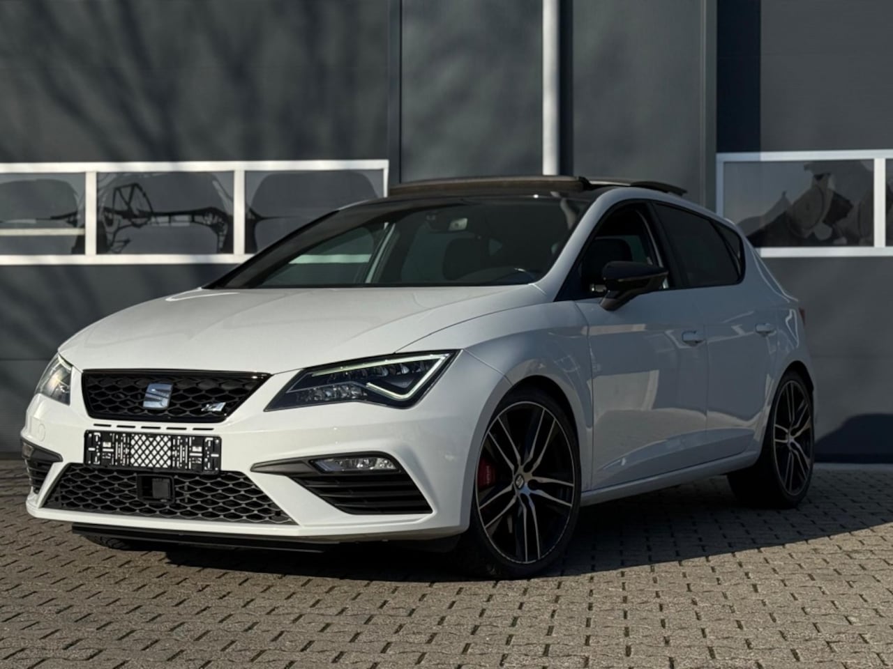 SEAT Leon - 2.0 TSI CUPRA 300 PANO gratis 1jaar garantie! - AutoWereld.nl
