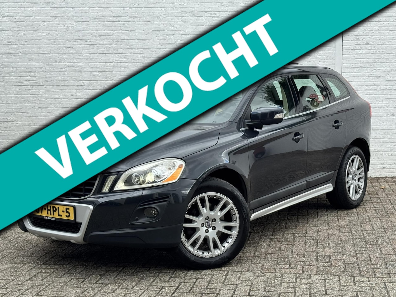 Volvo XC60 - 3.0 T6 AWD Summum Pano dak Trekhaak Goed onderhouden Leder - AutoWereld.nl