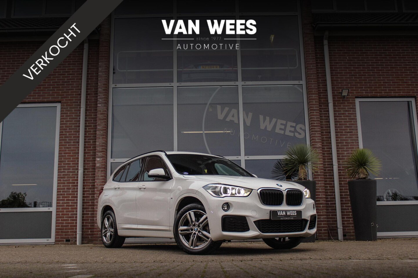 BMW X1 - sDrive18i F48 Executive M-sport | M-pakket | Automaat | 2e eigenaar | Alcantara | DAB | 18 - AutoWereld.nl