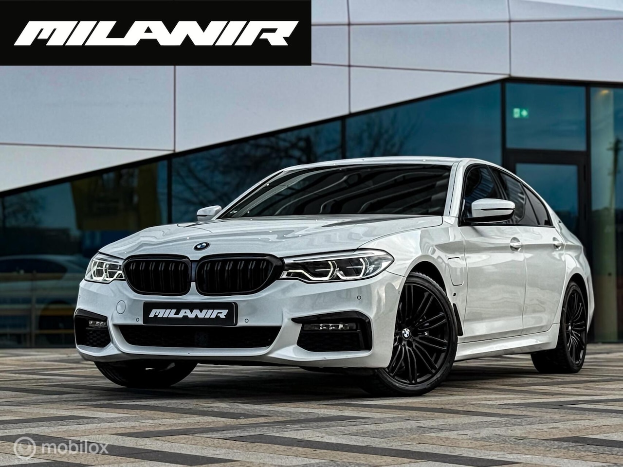 BMW 5-serie - 530e iPerformance M Sport |Pano |H&K |Camera - AutoWereld.nl