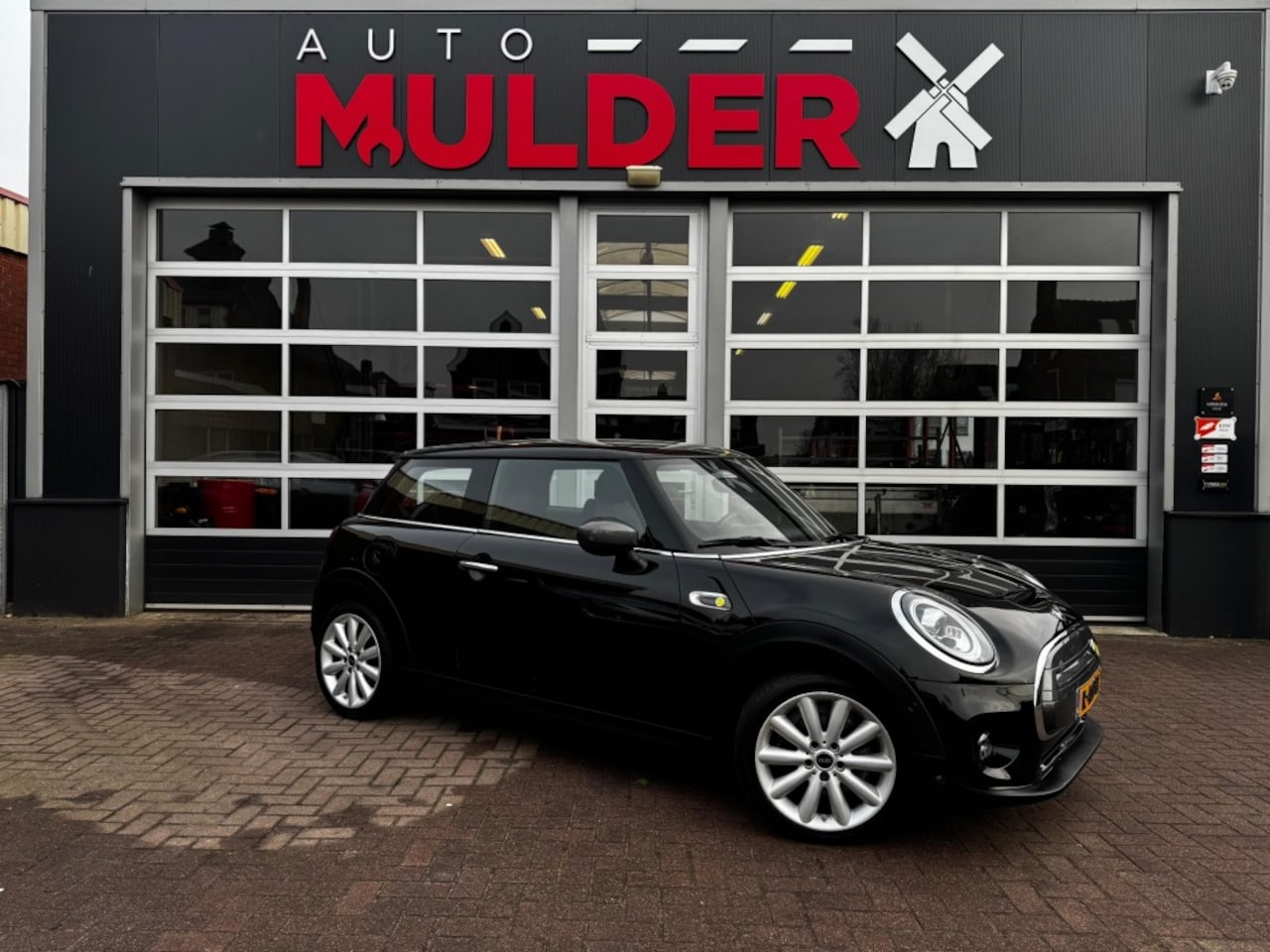 MINI Cooper - ELECTRIC CHARGED S / HenK / FULL LED / CAMERA / CRUISE / LEER / AUTOMAAT! / CARPLAY - AutoWereld.nl