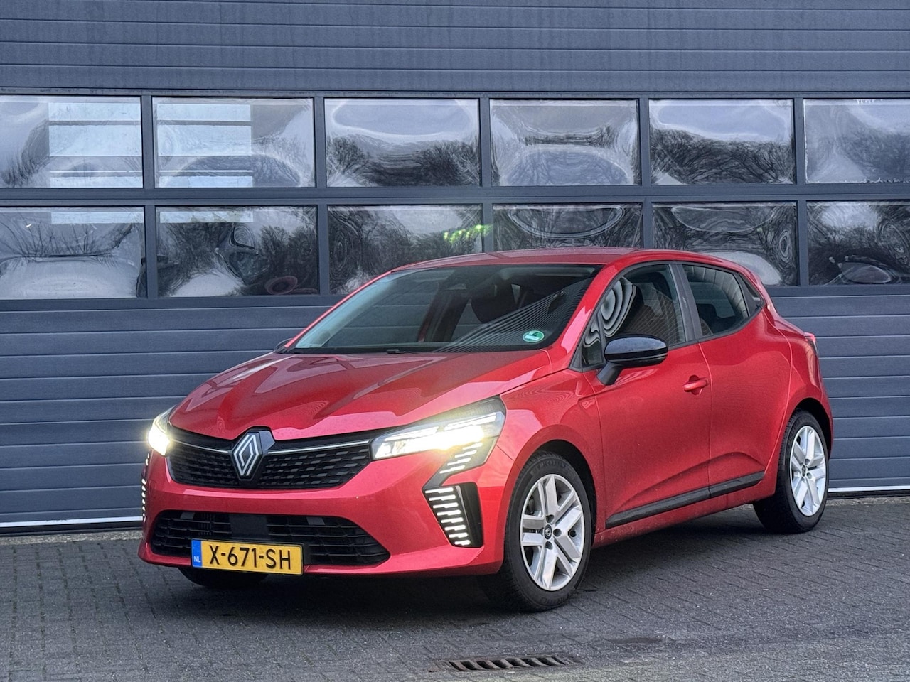Renault Clio - 1.0 TCE EVOLUTION I APPLE CARPLAY I NAVIGATIE I CRUISE CONTROL - AutoWereld.nl
