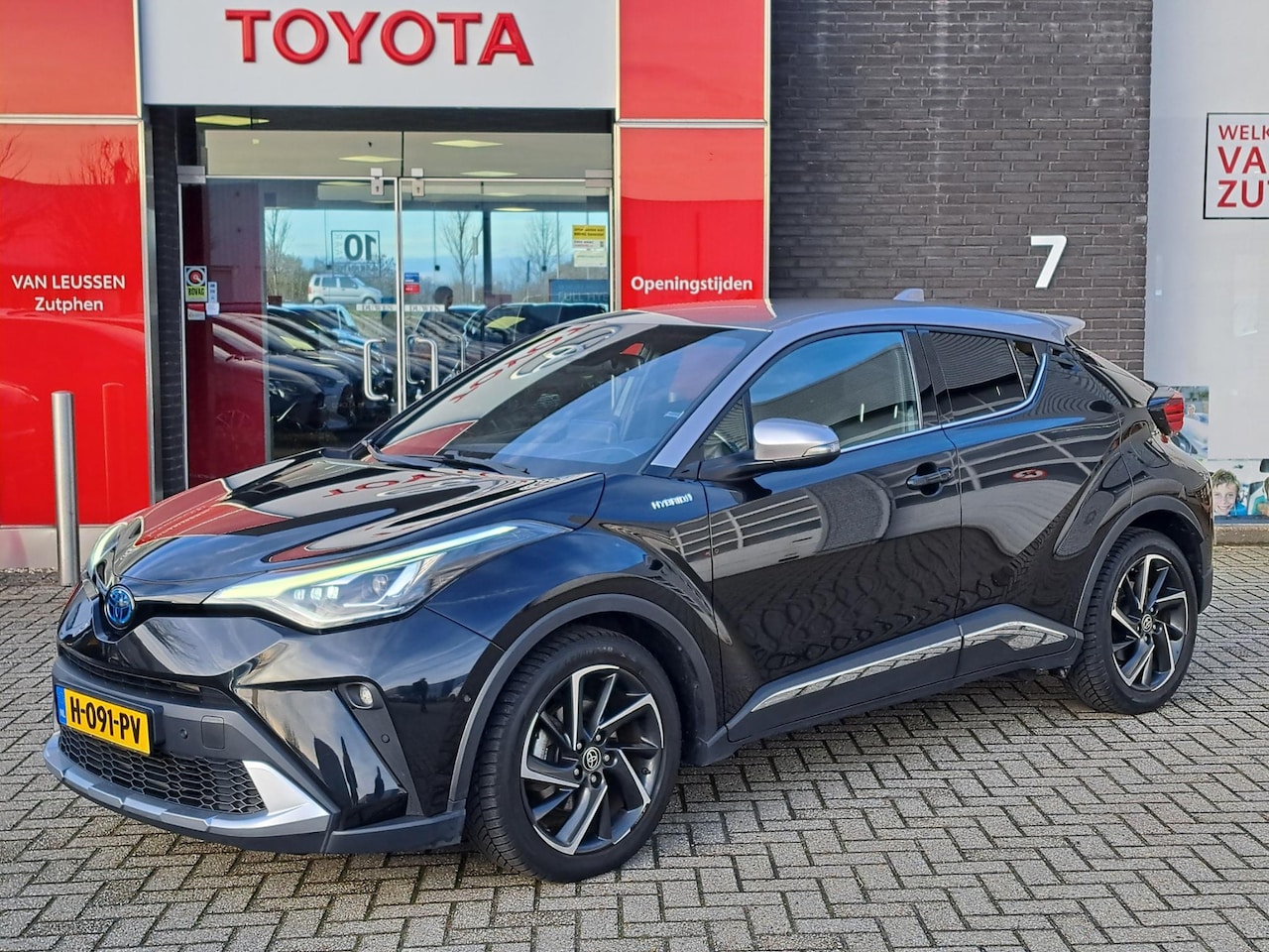 Toyota C-HR - 2.0 Hybrid Bi-Tone JBL-AUDIO STOELVERW NAVI APPLE/ANDROID CLIMA AD-CRUISE KEYLESS 18'' LM- - AutoWereld.nl