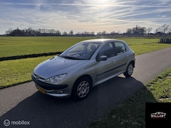 Peugeot 206 - 1.4-16V Gentry