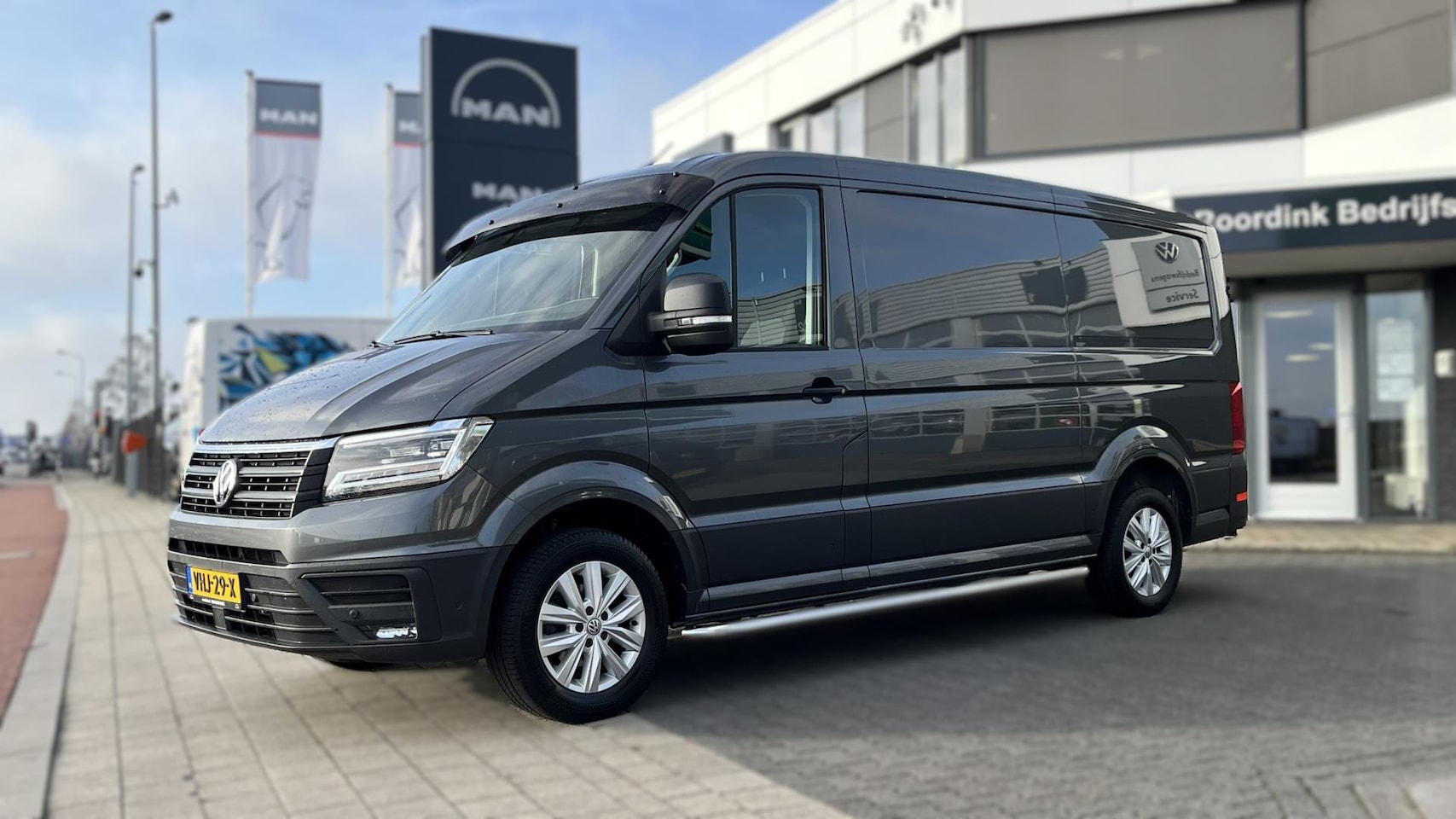 Volkswagen Crafter - 30 2.0 TDI L3H2 140 pk Automaat, Indium metallic - AutoWereld.nl