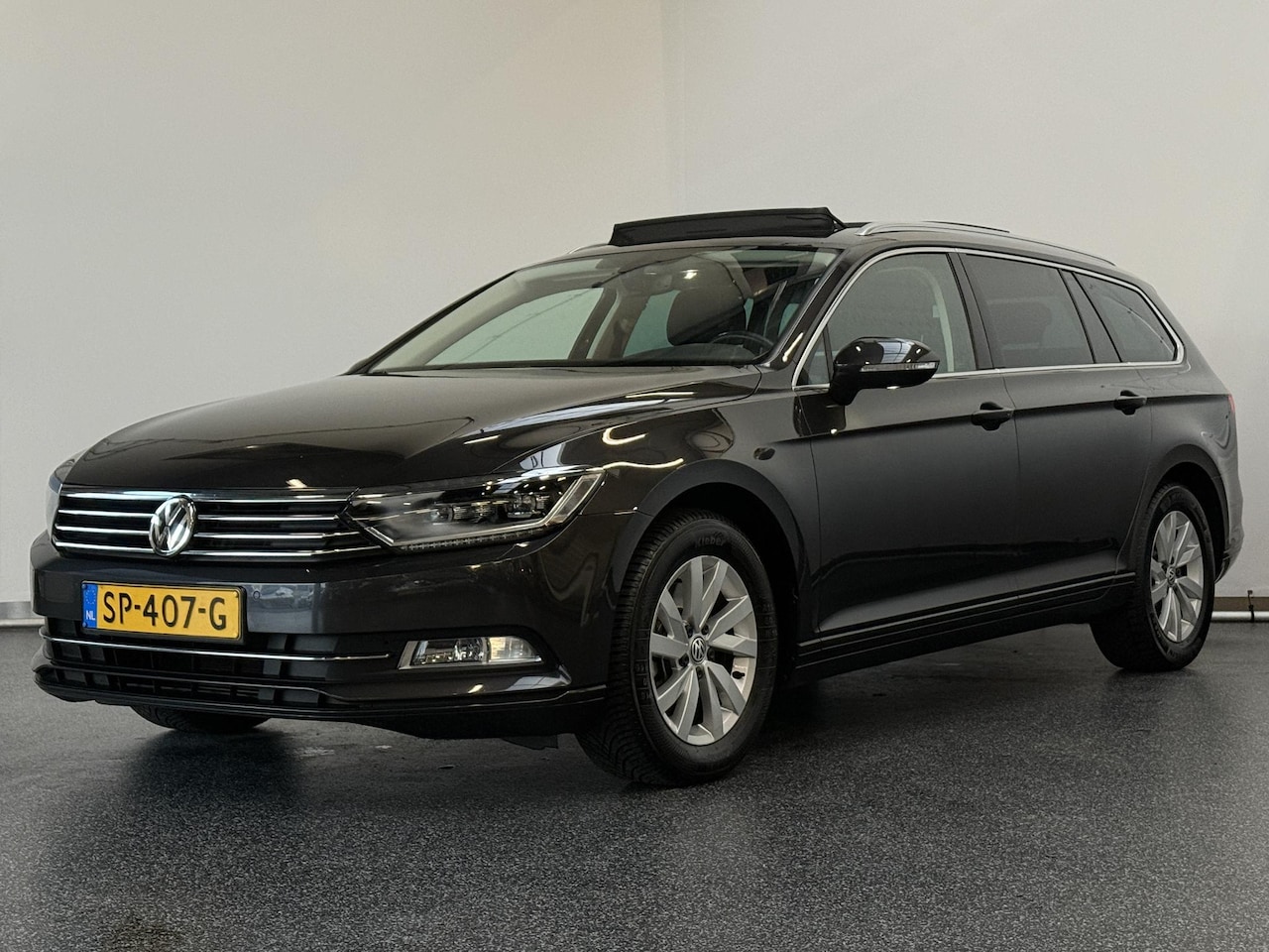 Volkswagen Passat Variant - 1.4 TSI Comfortline Business | Schuifdak | 1e Eig | Dealer onderhouden - AutoWereld.nl