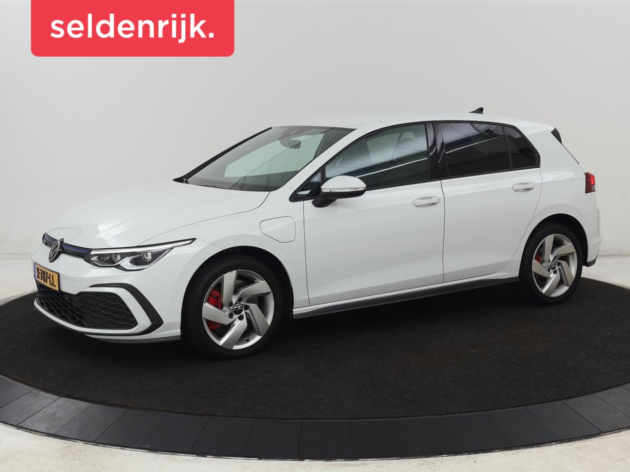 Volkswagen Golf - 1.4 eHybrid GTE | Stoelverwarming | Adaptive cruise | Carplay | Navigatie | Parkeerhulp | - AutoWereld.nl