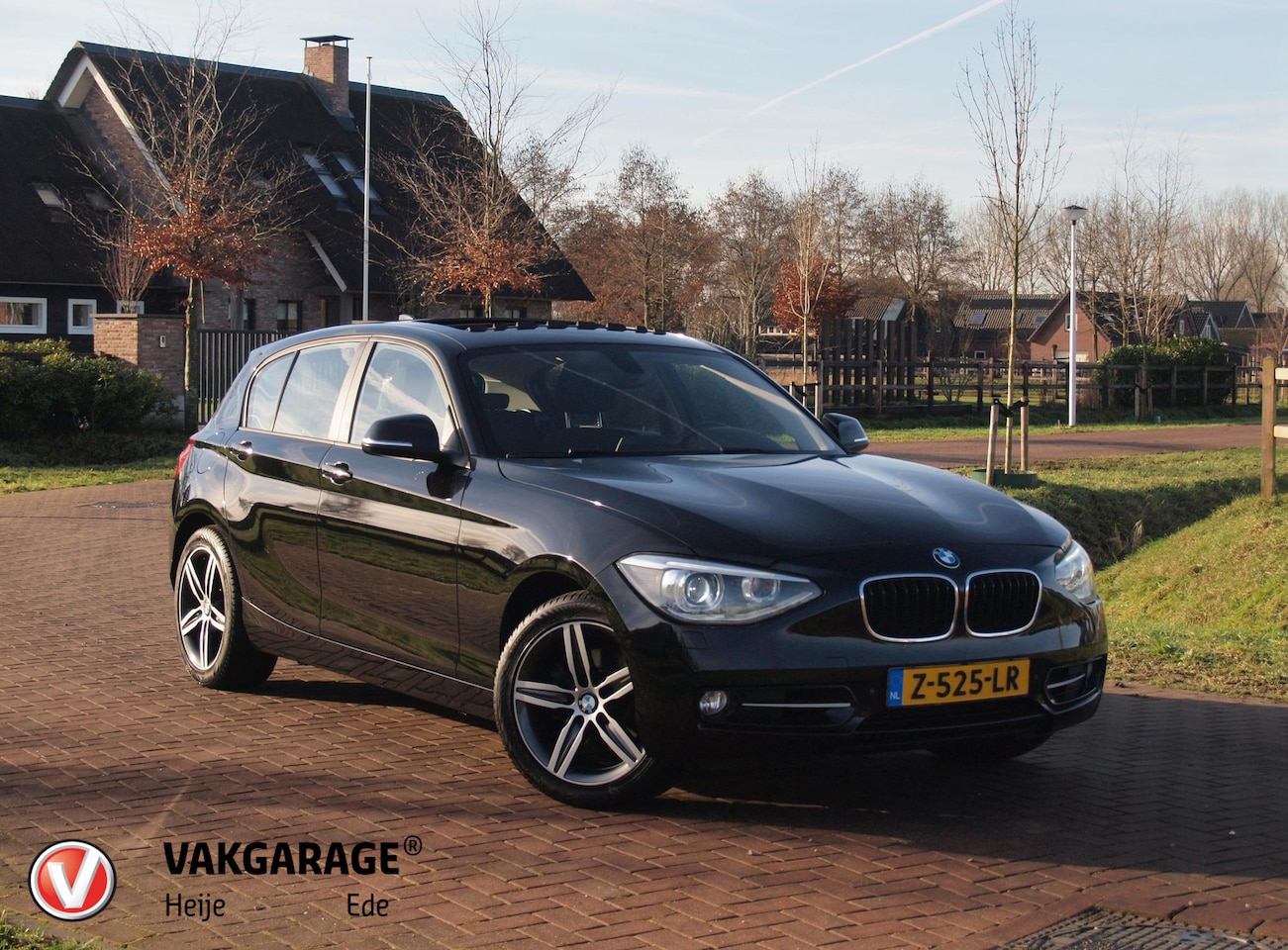 BMW 1-serie - 118i Business+ | Panoramadak | Cruise Control | Parkeersensoren | Sportstoelen | - AutoWereld.nl