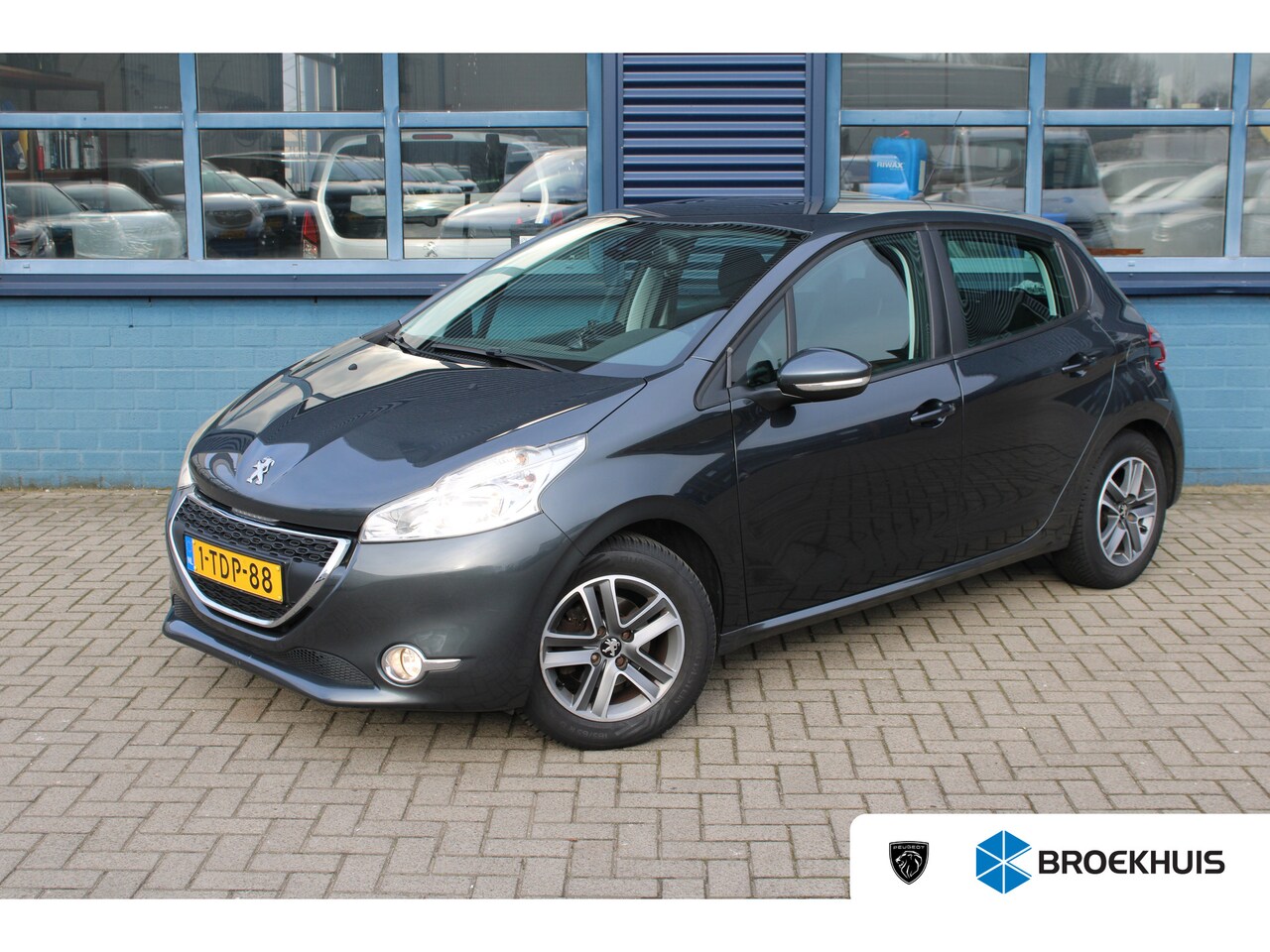 Peugeot 208 - 1.2 VTi Envy Climate Control | Navigatie | Parkeersensoren | Lichtmetalen Velgen - AutoWereld.nl