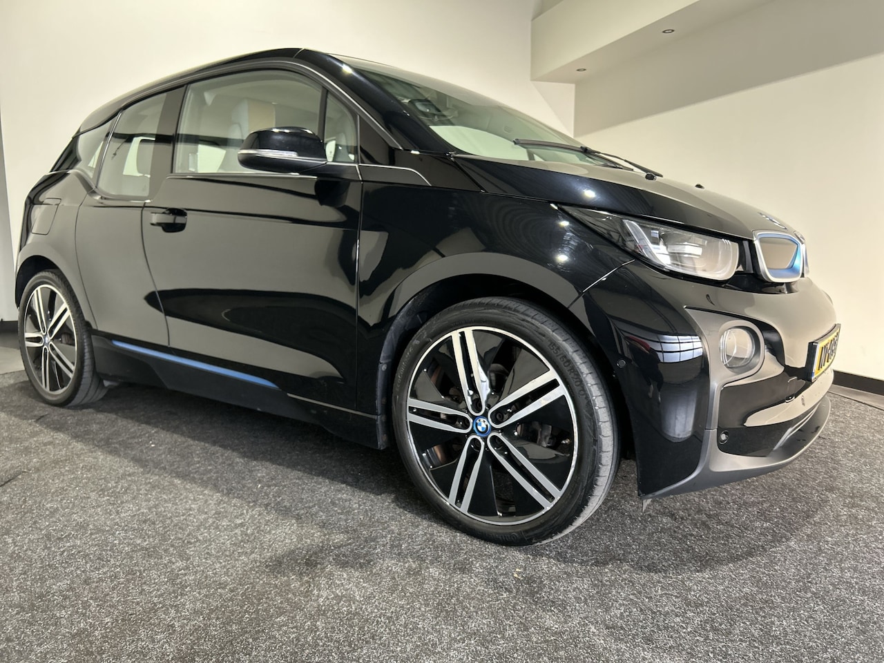 BMW i3 - Basis 94Ah 33 kWh Nette Auto | Lage kilometerstand! - AutoWereld.nl
