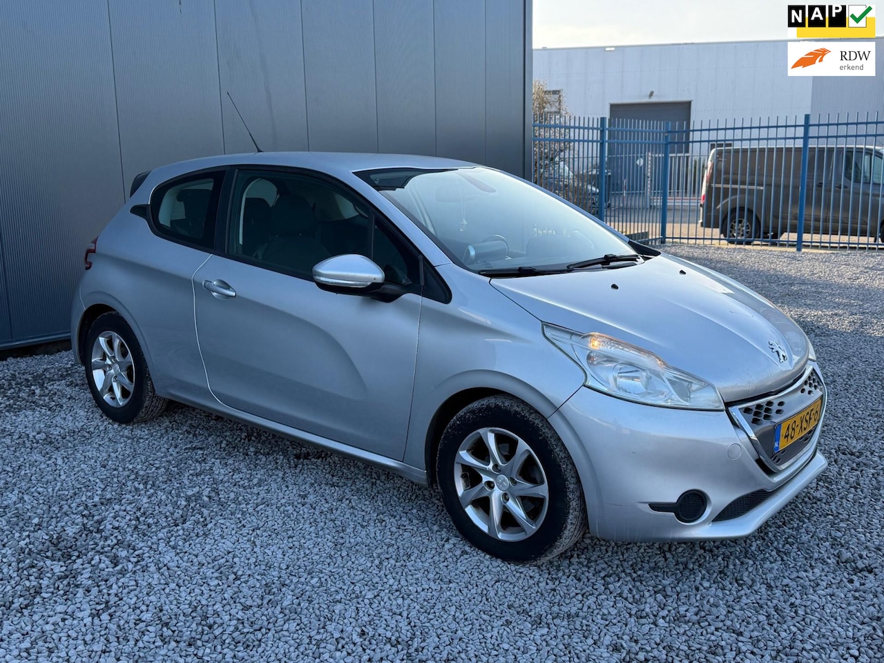 Peugeot 208 - 1.4 e-HDi Active AUTOMAAT!CLIMA!CARPLAY! - AutoWereld.nl