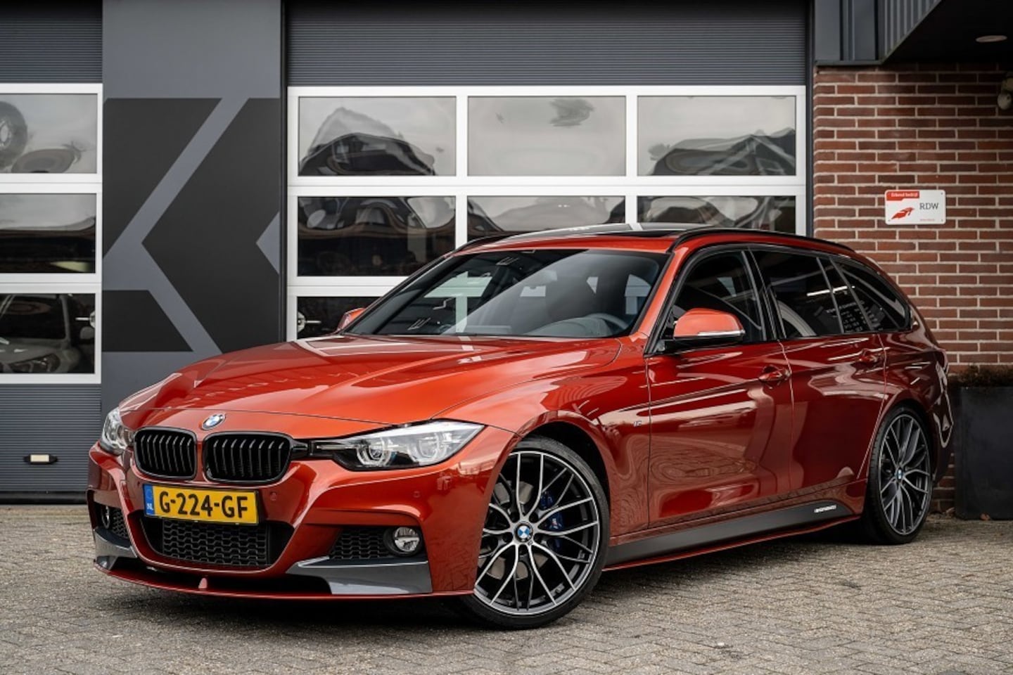 BMW 3-serie - 318 318i M Sport | M Performance | Panorama | NL-Auto | HIFI | Leder | Navi Prof. | 20 Inc - AutoWereld.nl