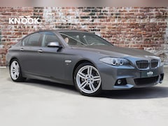 BMW 5-serie - Sedan 520i High Executive M Sport Pakket Automaat / Navigatie Professional / Schuif-/kante