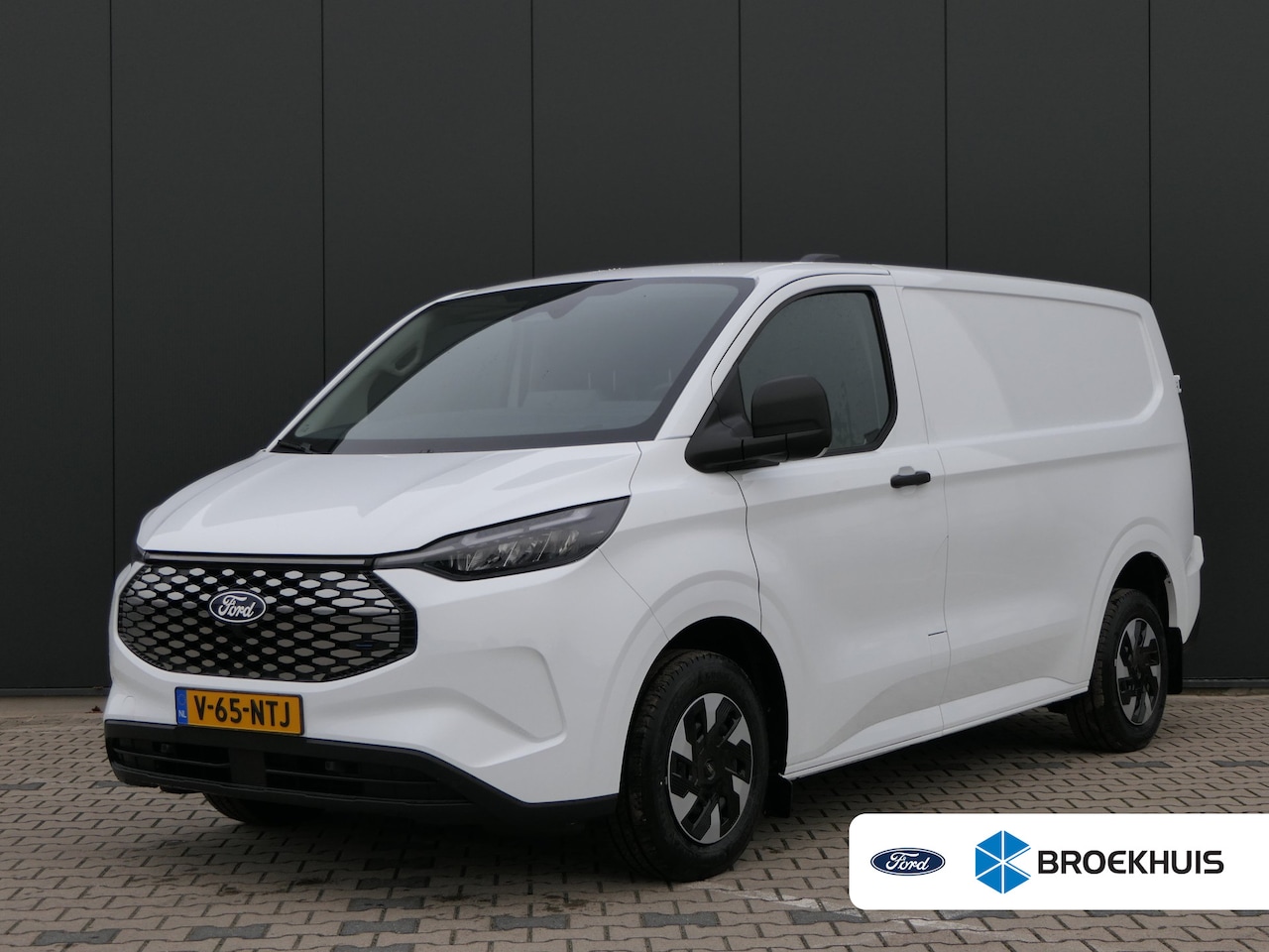 Ford Transit Custom - E-Transit 320 L1H1 Trend 65 kWh | 218pk | 2300kg trekgewicht | Camera | Cruise Control | C - AutoWereld.nl
