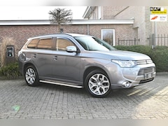 Mitsubishi Outlander - 2.0 PHEV Instyle+ Schuifdak Xenon Leder Stoelverwarming Camera 18''