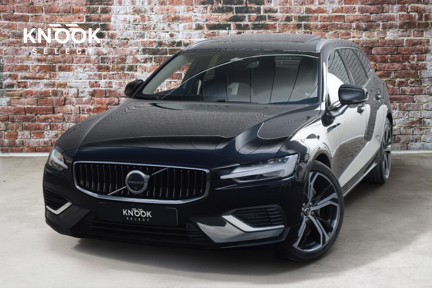 Volvo V60 - 2.0 T8 Plug-in hybrid AWD Ultimate Bright Automaat / Navigatiesysteem / Panoramadak / Trek - AutoWereld.nl