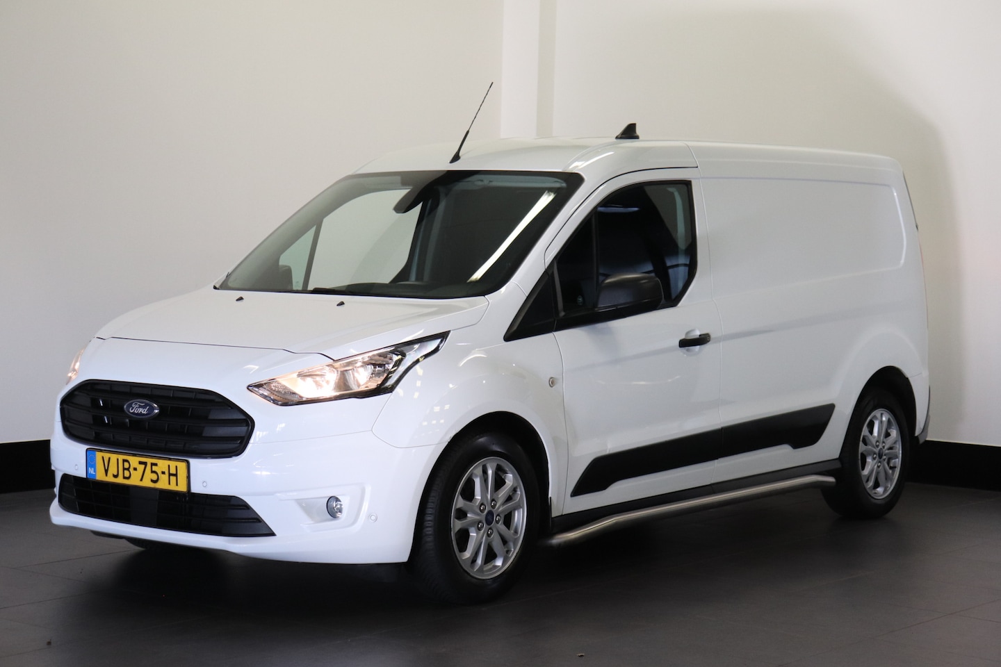 Ford Transit Connect - 1.5 EcoBlue 100PK L2 EURO 6 - Airco - Cruise - PDC - €9.900,- Excl. - AutoWereld.nl