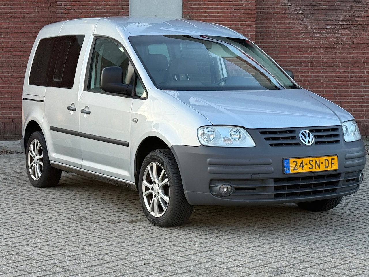 Volkswagen Caddy - 1.6 Turijn Comfort 5p.|ROLSTOELAUTO|INVALIDE BUS|AIRCO| - AutoWereld.nl