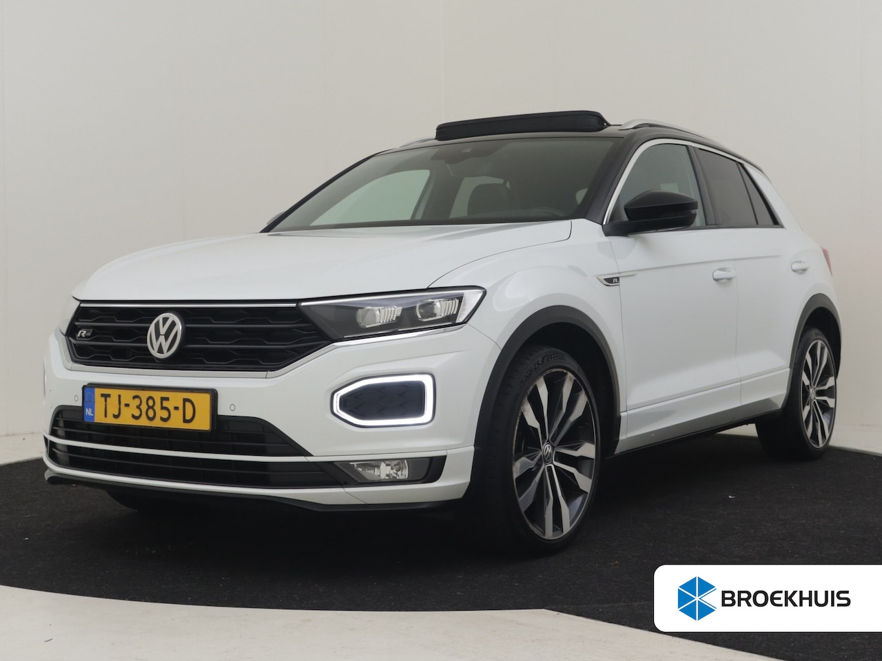 Volkswagen T-Roc - 1.5 TSI Sport R-line 150pk/DSG/AUTO Panorama dak | Camera achter | Navigatie | App connect - AutoWereld.nl