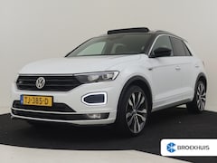 Volkswagen T-Roc - 1.5 TSI Sport R-line 150pk/DSG/AUTO Panorama dak | Camera achter | Navigatie | App connect