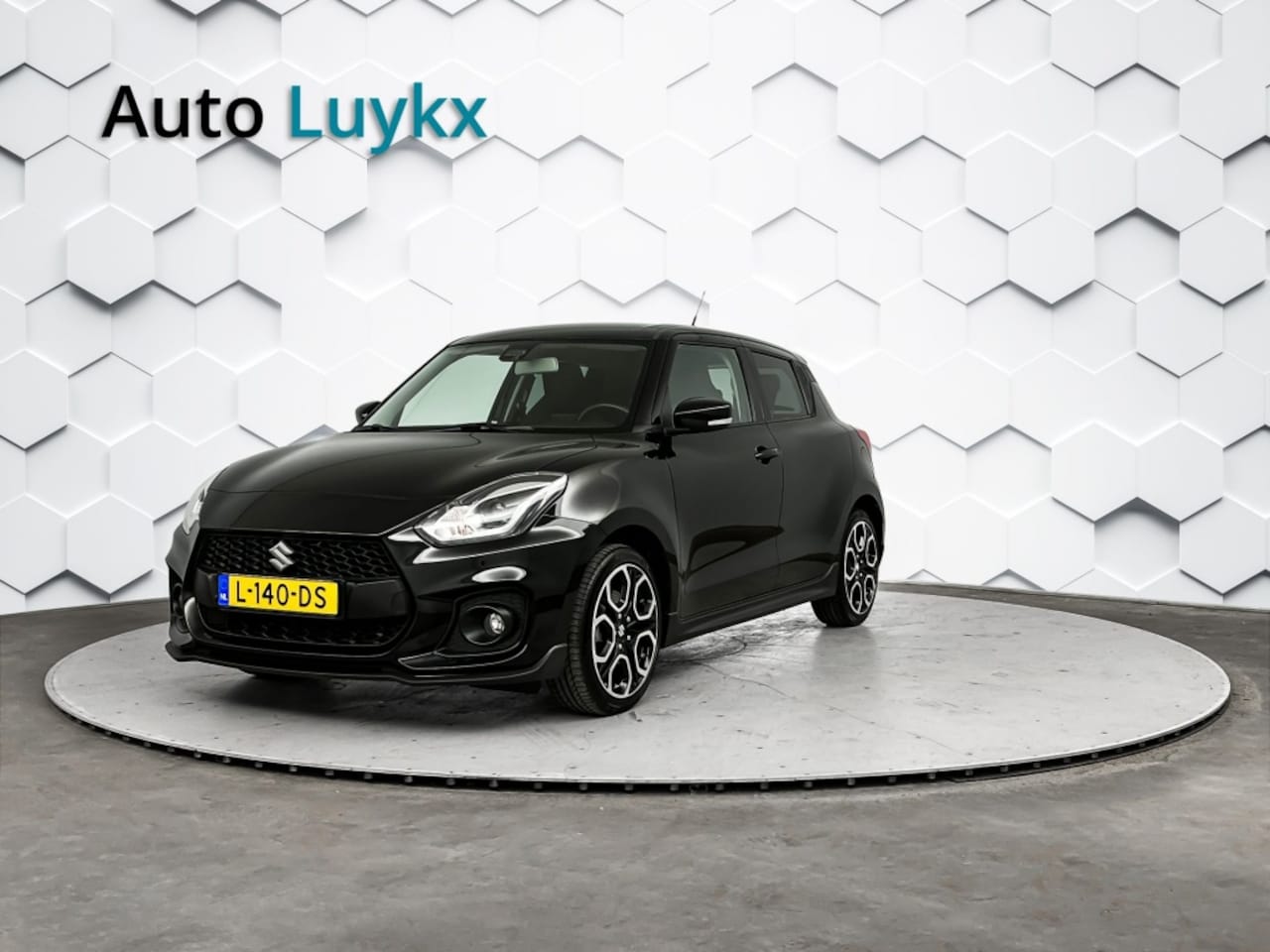 Suzuki Swift - 1.4 Sport Smart Hybrid | 129 PK | Sportstoelen | Dubbel Uitlaatsysteem - AutoWereld.nl