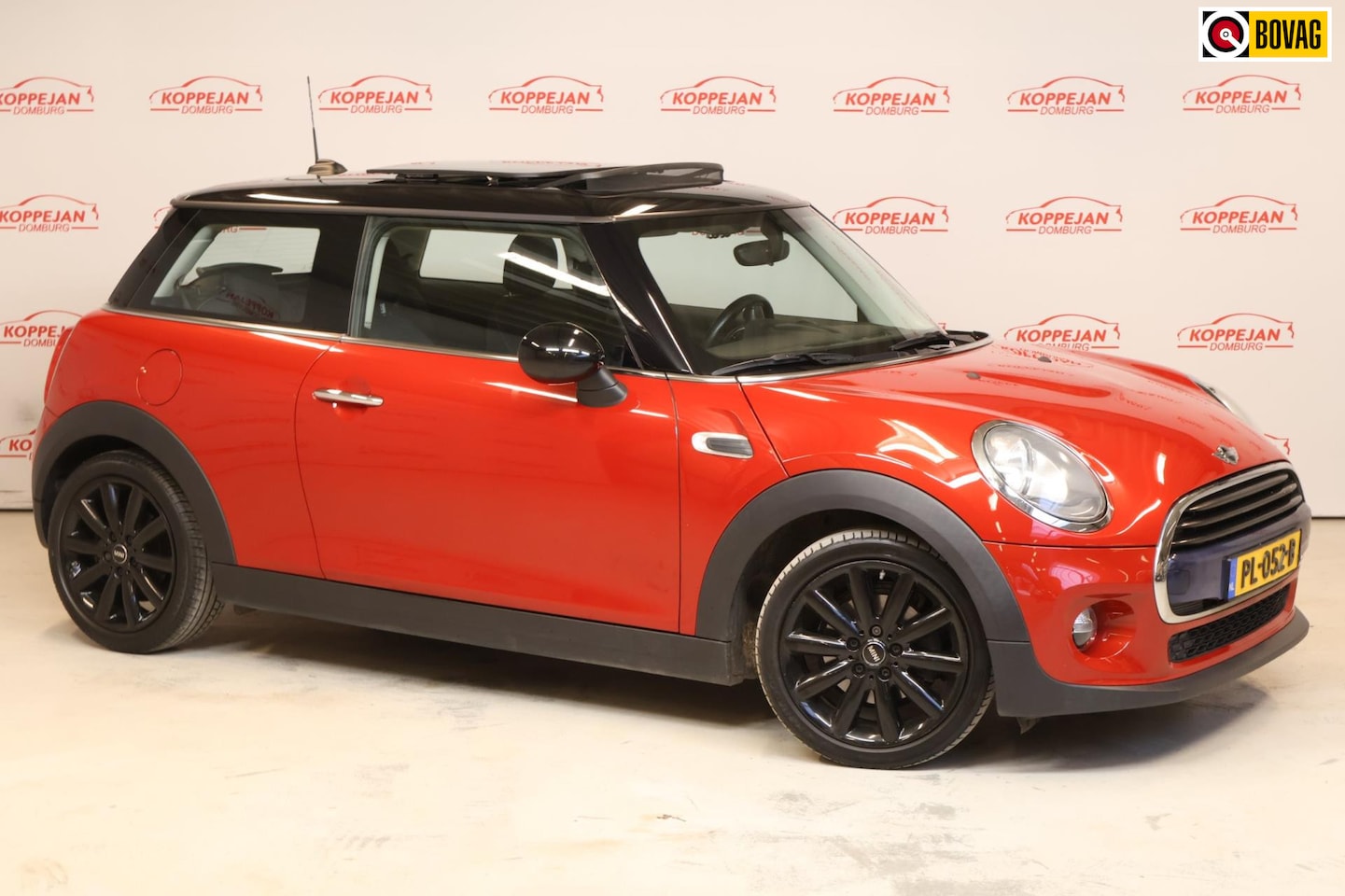 MINI Cooper - Mini 1.5 Salt Business NL auto, Stoelverw, Panoramadak, Navi - AutoWereld.nl